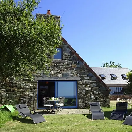 Quaint Stone House Between Land And Sea Tredrez-Locquemeau